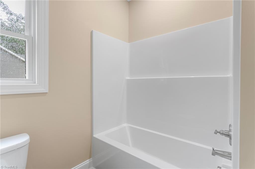311 Marigold Lane Lexington, NC 27292 - Photo 30 of 48 second bath shower/tub