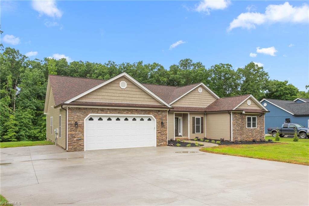 311 Marigold Lane Lexington, NC 27292 - Photo 34 of 48 oversized garage and extra concrete space fo parking
