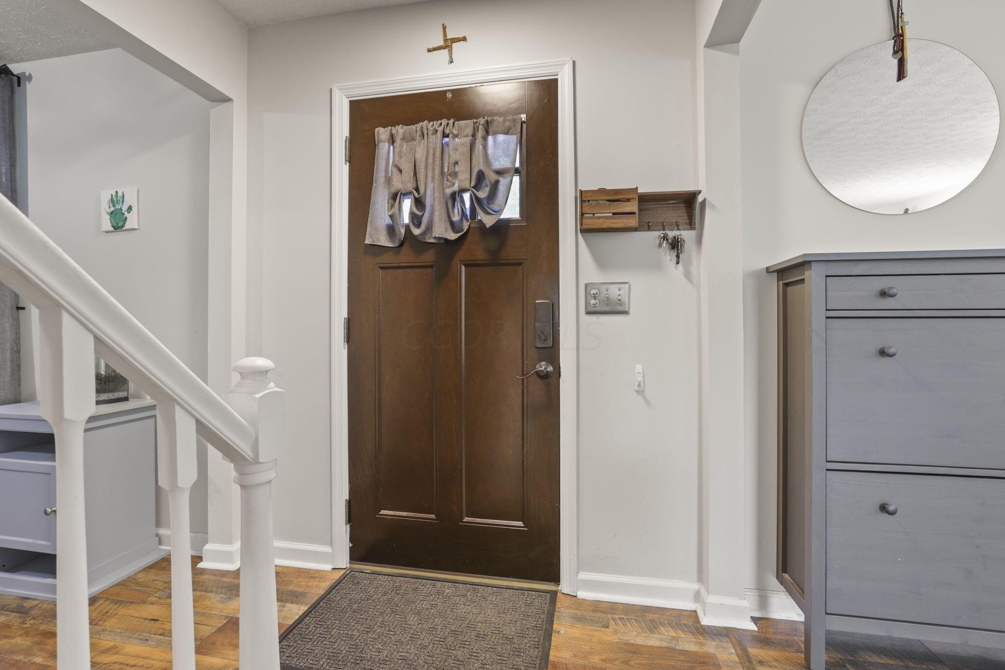 325 Rimbey Avenue Columbus, OH 43230 - Photo 5 of 50 Interior entry