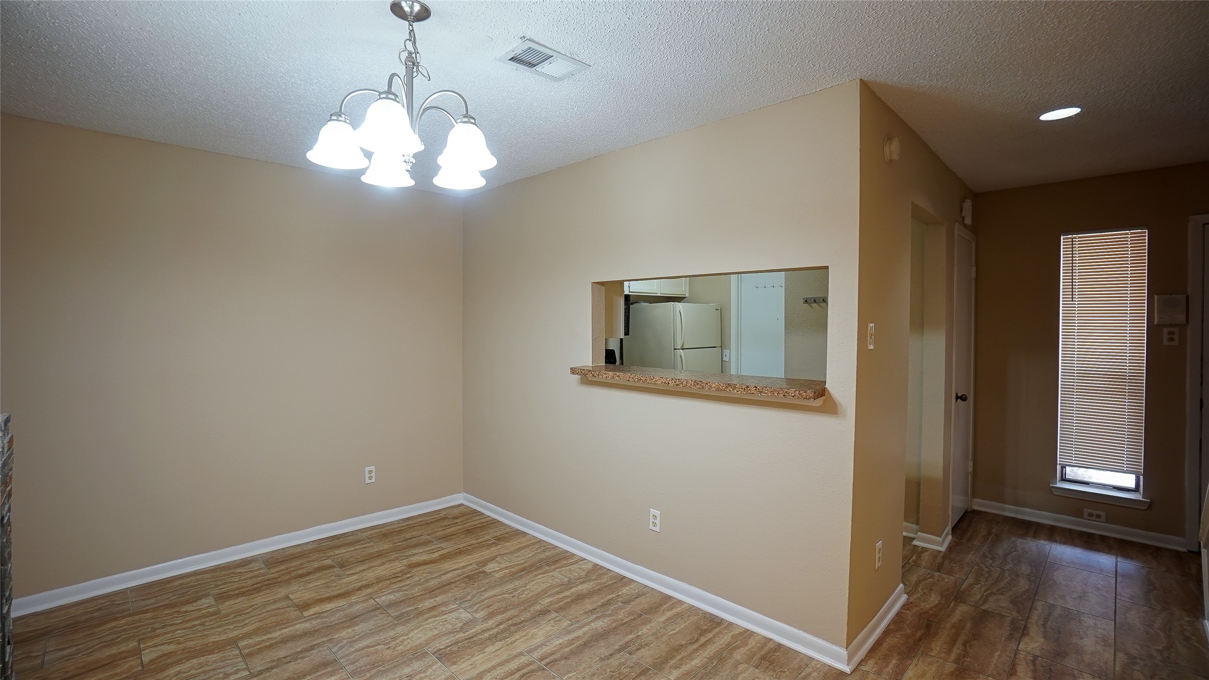 2277 South Kirkwood Road, Unit 507 Houston, TX 77077 - Photo 10 of 34 Passthru from kitchen to dining room.