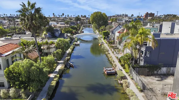 a view of a houses with city view