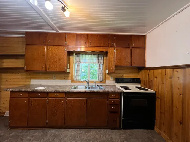 $999 | 614 St Claire Street, Ashland, WI 54806