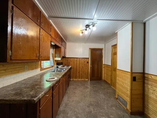 $999 | 614 St Claire Street, Ashland, WI 54806