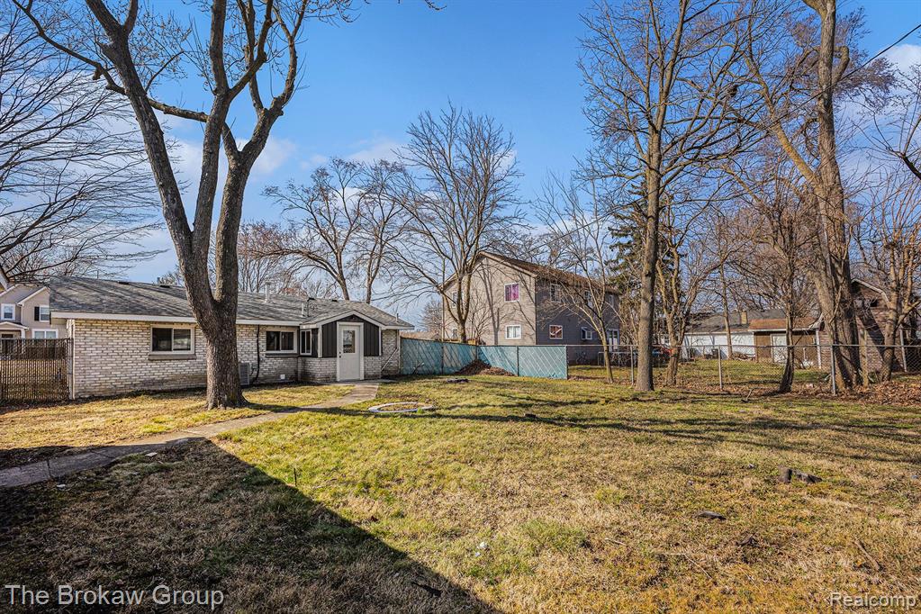 2985 Hessel Avenue Rochester Hills, MI 48307 - Photo 4 of 20