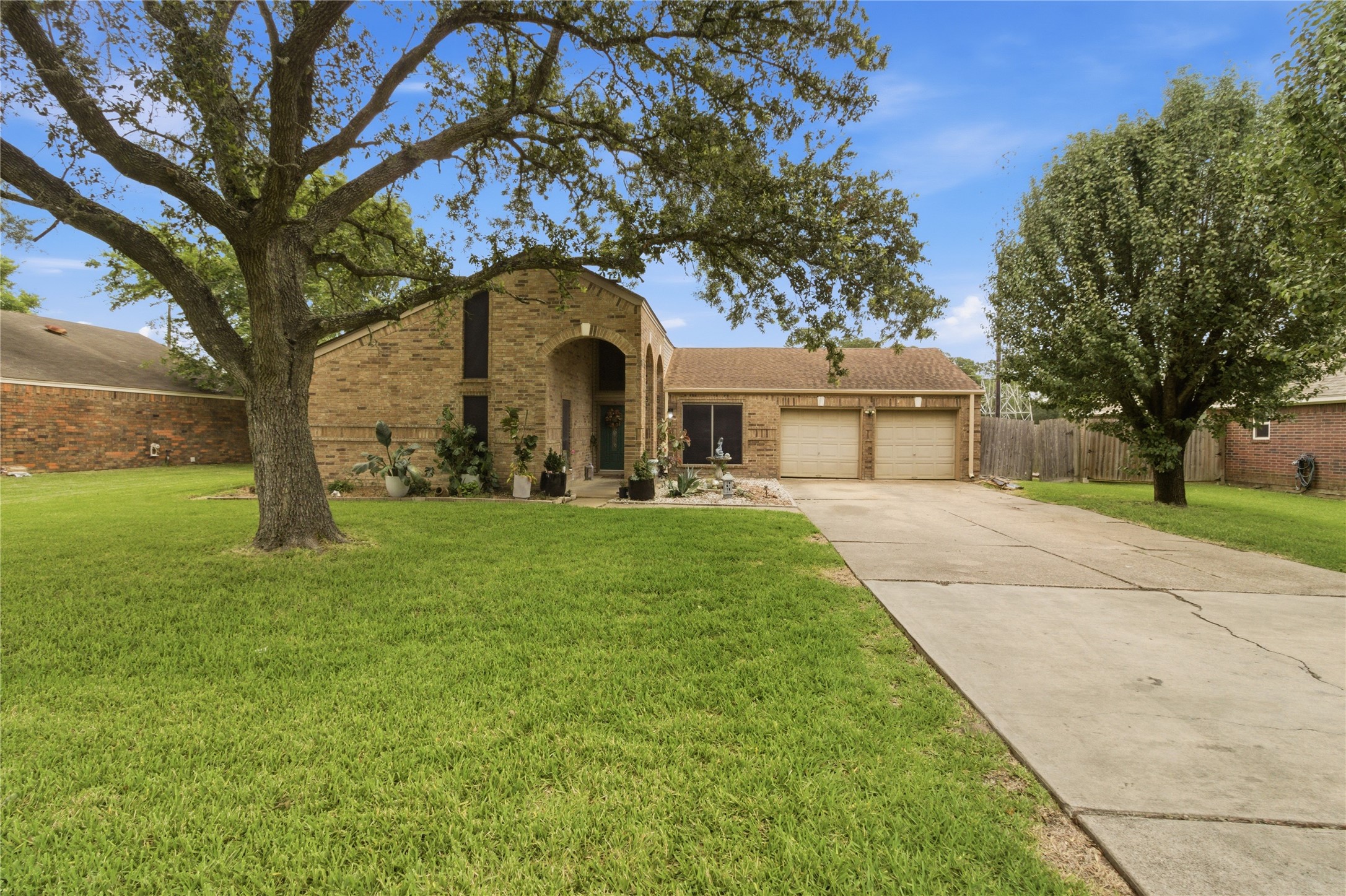 7310 Maple Lane Baytown, TX 77521 - Photo 2 of 28