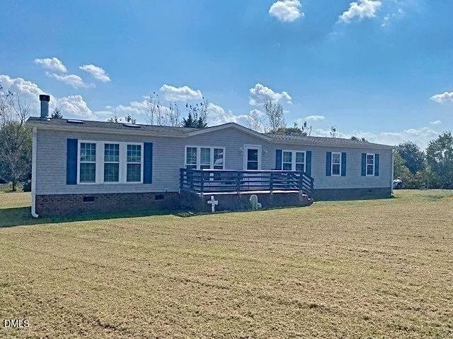 a view of a house with swimming pool