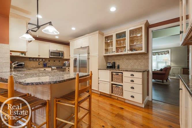 87 Ridge Road Grosse Pointe Farms, MI 48236 - Photo 10 of 43