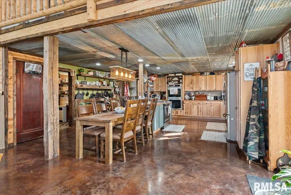 $525,000 | 518 South Anderson Street, Taylorville, IL 62568