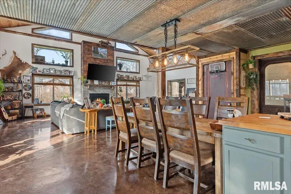 $525,000 | 518 South Anderson Street, Taylorville, IL 62568