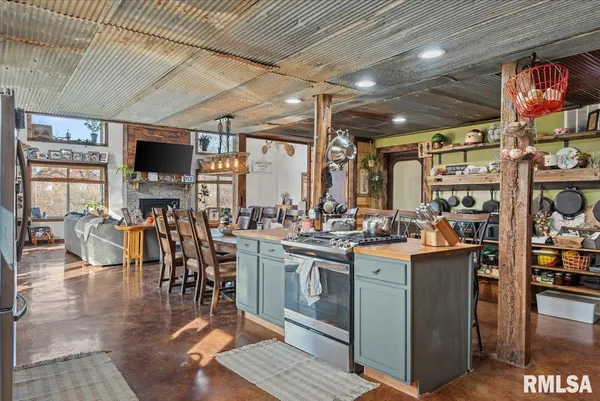 $525,000 | 518 South Anderson Street, Taylorville, IL 62568
