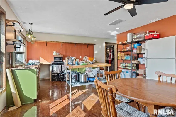 $525,000 | 518 South Anderson Street, Taylorville, IL 62568