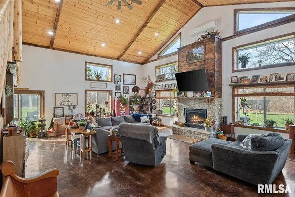 $525,000 | 518 South Anderson Street, Taylorville, IL 62568