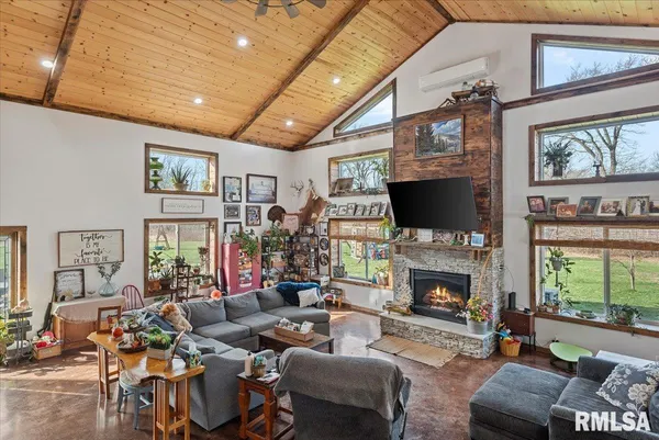 $525,000 | 518 South Anderson Street, Taylorville, IL 62568