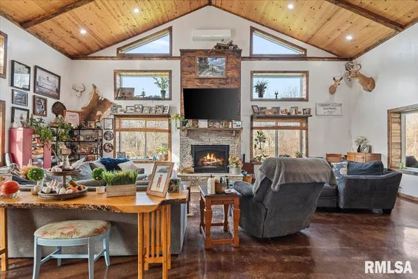 $525,000 | 518 South Anderson Street, Taylorville, IL 62568