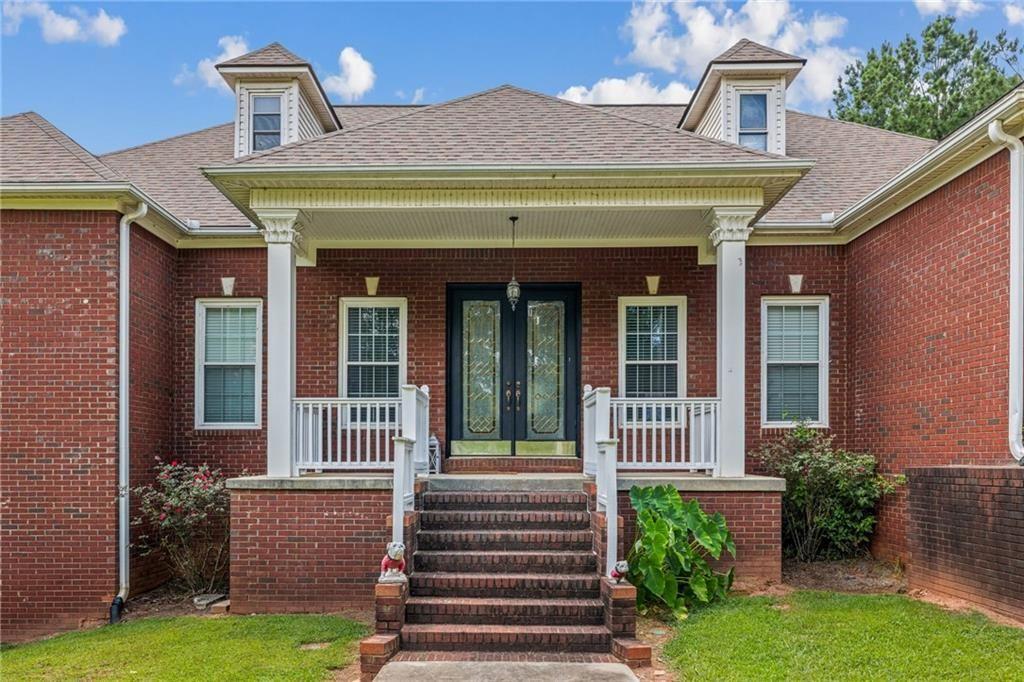 166 Freedom Lane Commerce, GA 30530 - Photo 3 of 23 a front view of a house with garden