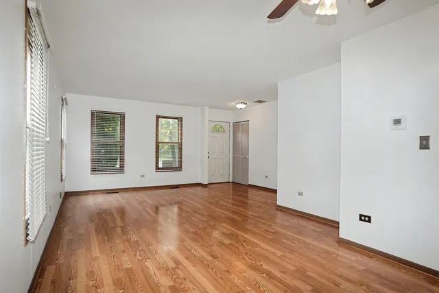 $355,000 | 1410 Misthaven Lane, Elgin, IL 60123