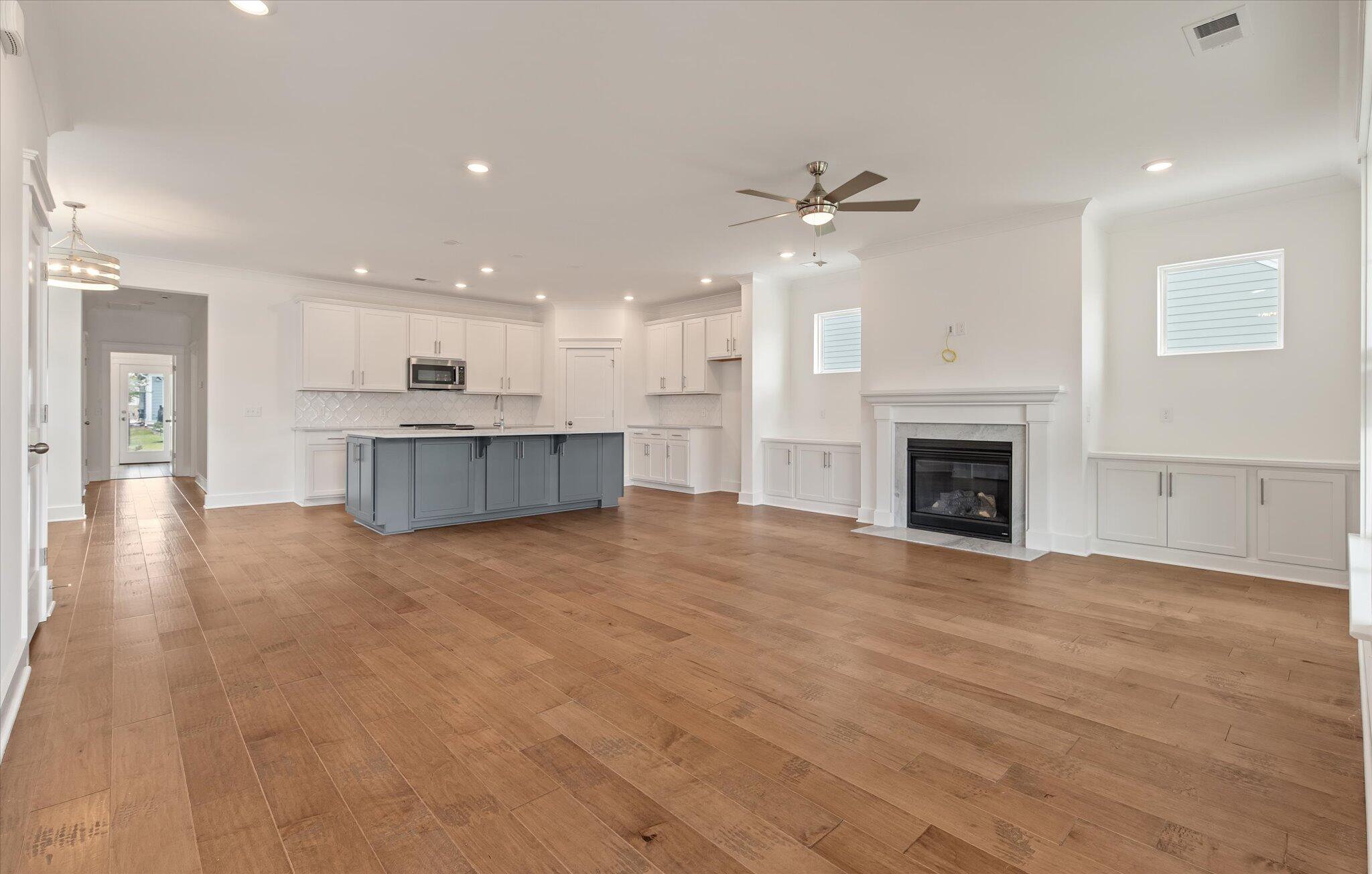 111 Hewitt Street Summerville, SC 29486 - Photo 5 of 36 Family Room/Kitchen