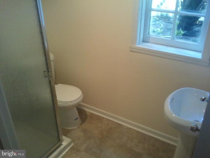 790 Charing Cross Road Baltimore, MD 21229 - Photo 3 of 14 a bathroom with a toilet