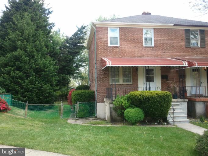 790 Charing Cross Road Baltimore, MD 21229 - Photo 8 of 14 a view of a house with a backyard