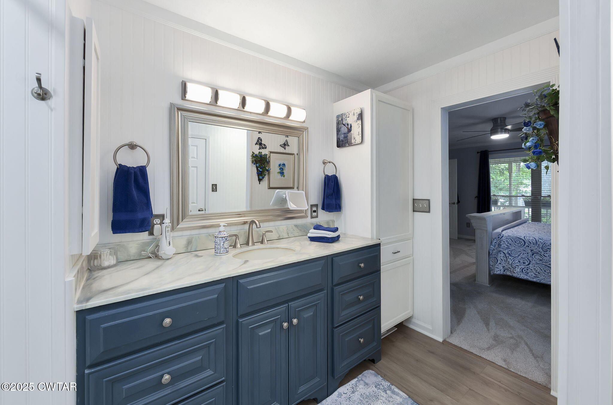 160 Plantation Road Jackson, TN 38305 - Photo 20 of 50 a en suite bathroom with a sink and a mirror