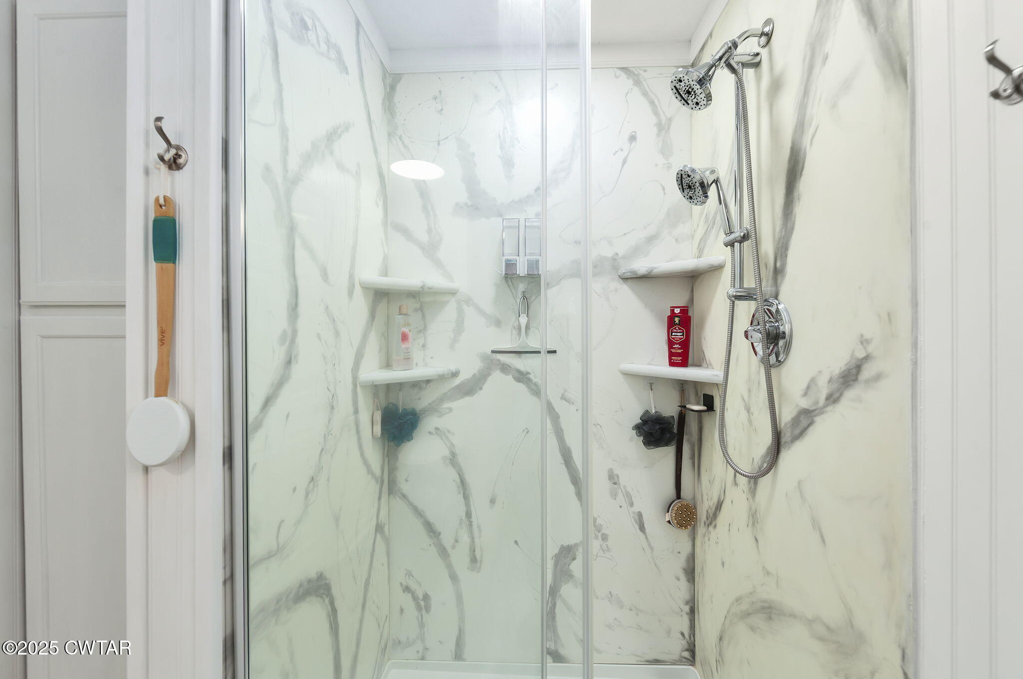 160 Plantation Road Jackson, TN 38305 - Photo 22 of 50 a bathroom with a shower