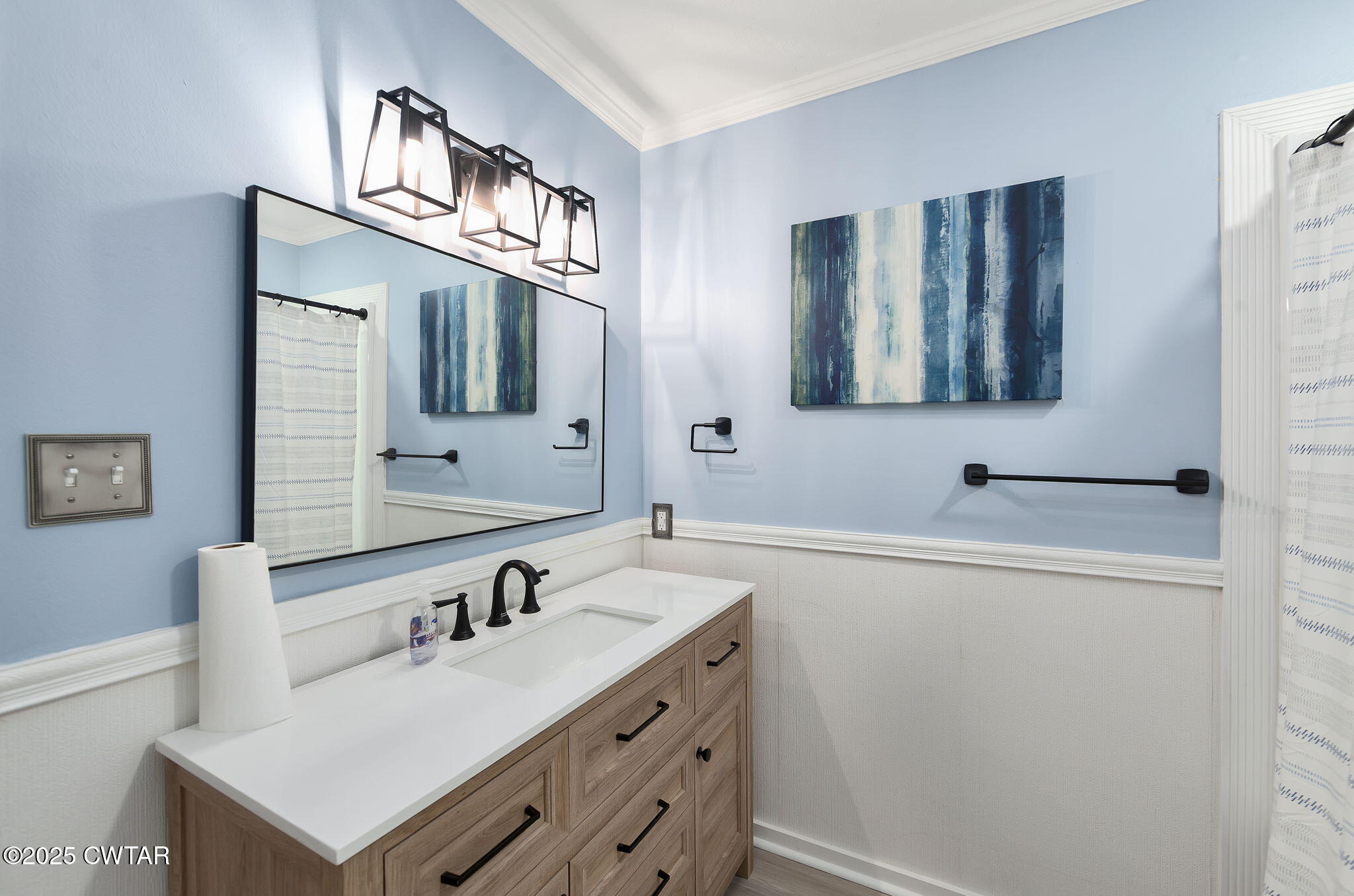 160 Plantation Road Jackson, TN 38305 - Photo 27 of 50 a bathroom with a sink and a mirror