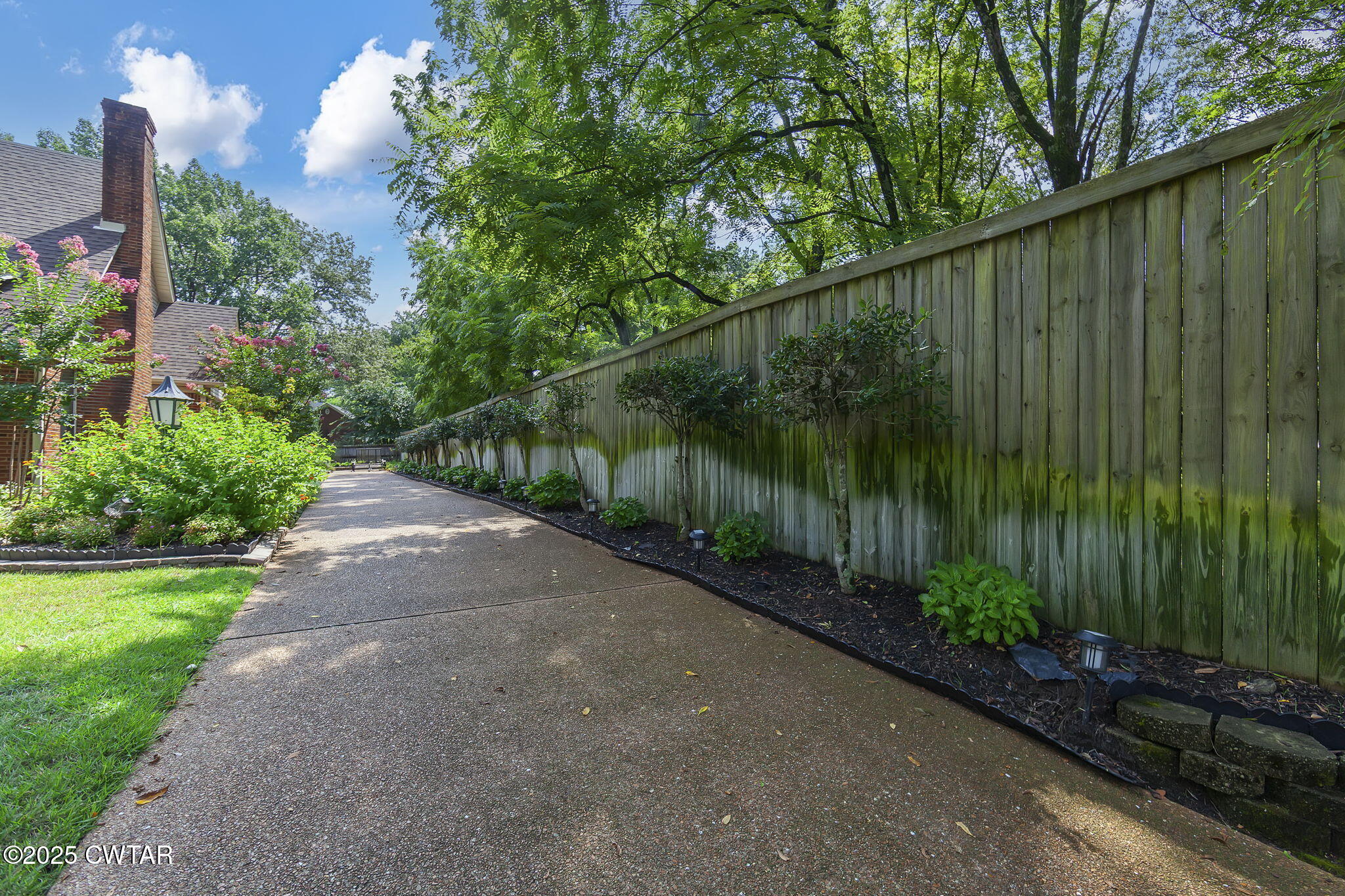 160 Plantation Road Jackson, TN 38305 - Photo 29 of 50 a balcony with trees in front of it