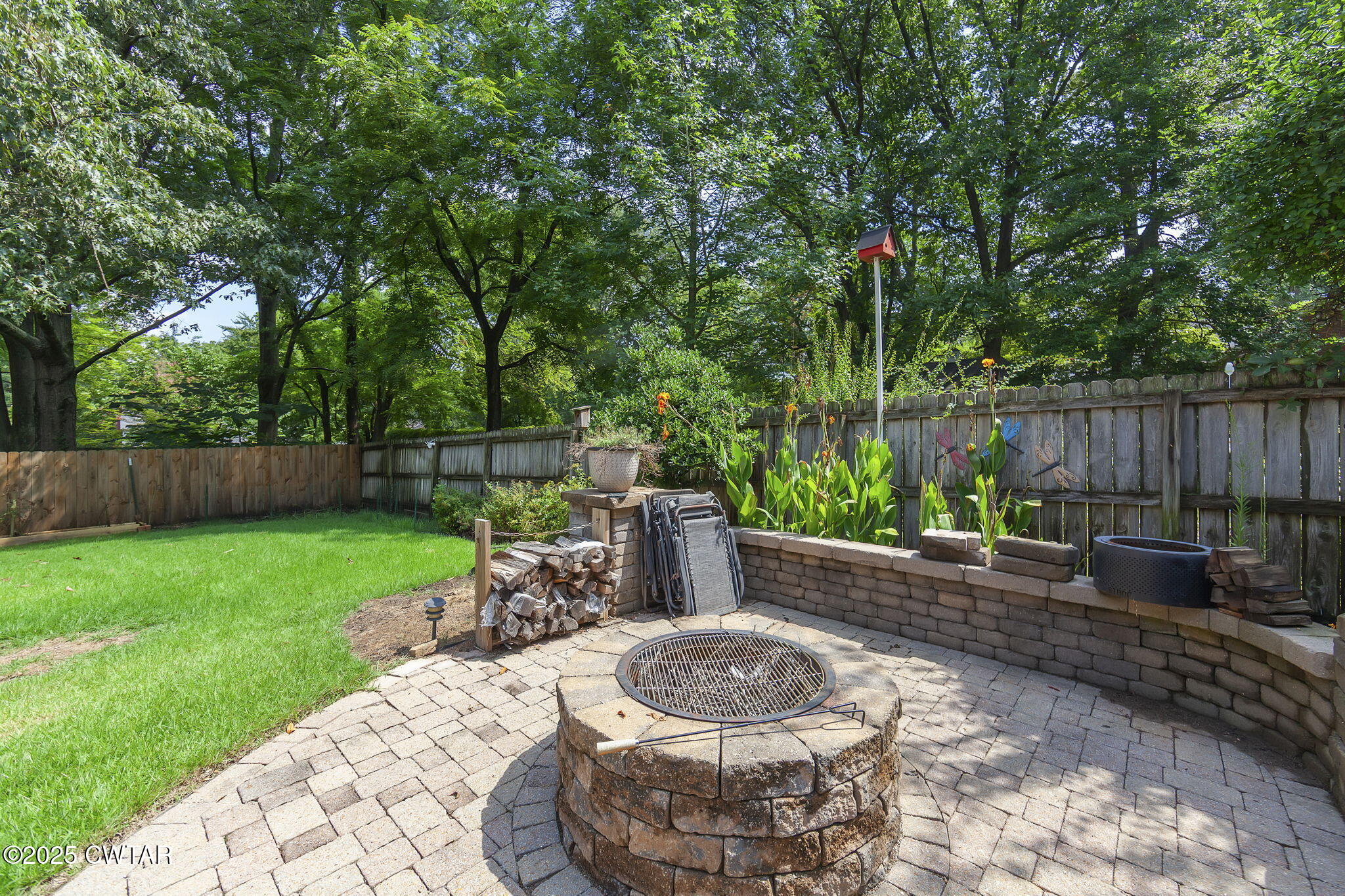 160 Plantation Road Jackson, TN 38305 - Photo 45 of 50 a garden view with a seating space