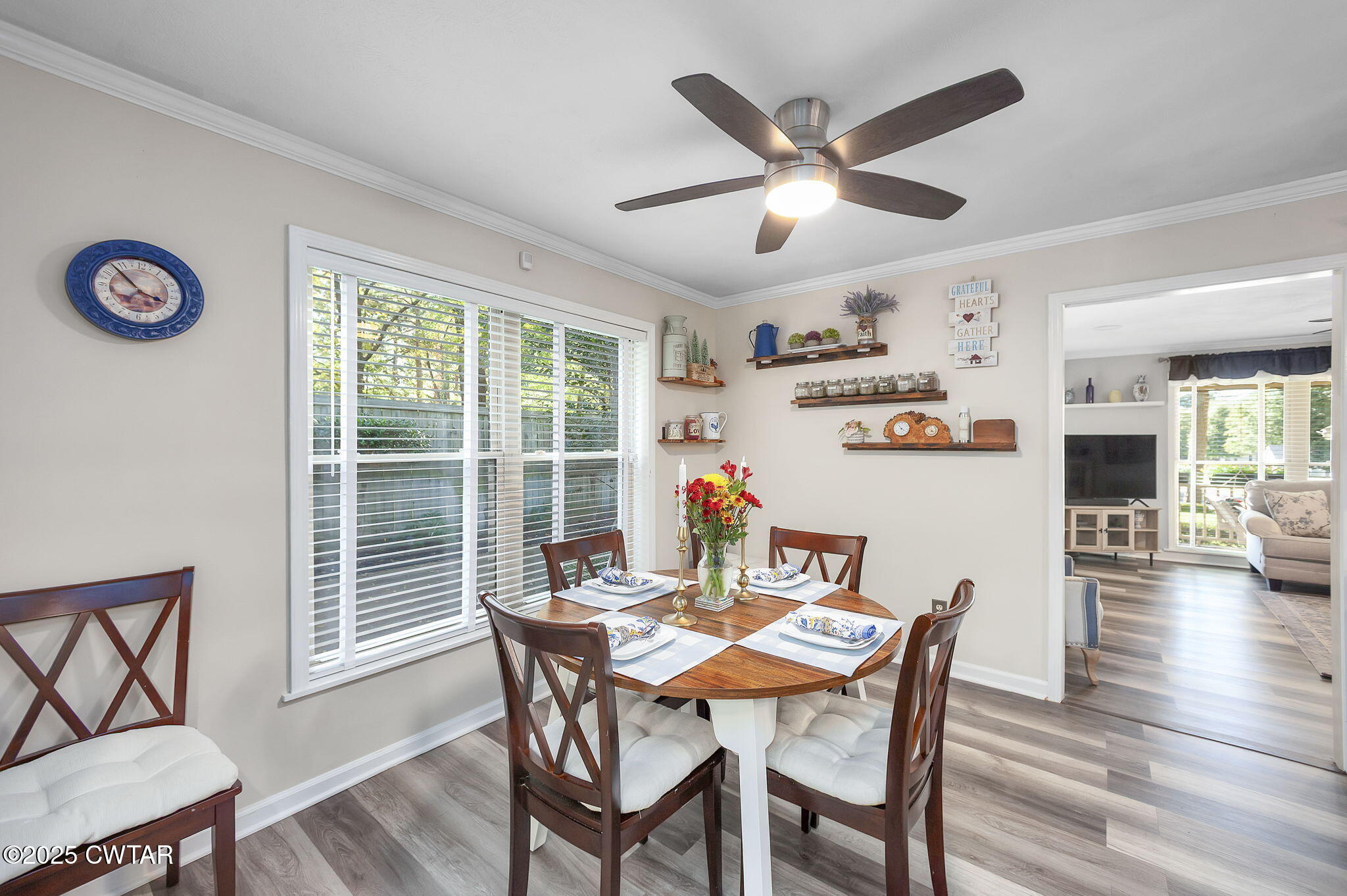 160 Plantation Road Jackson, TN 38305 - Photo 10 of 50 a dining room with furniture and window