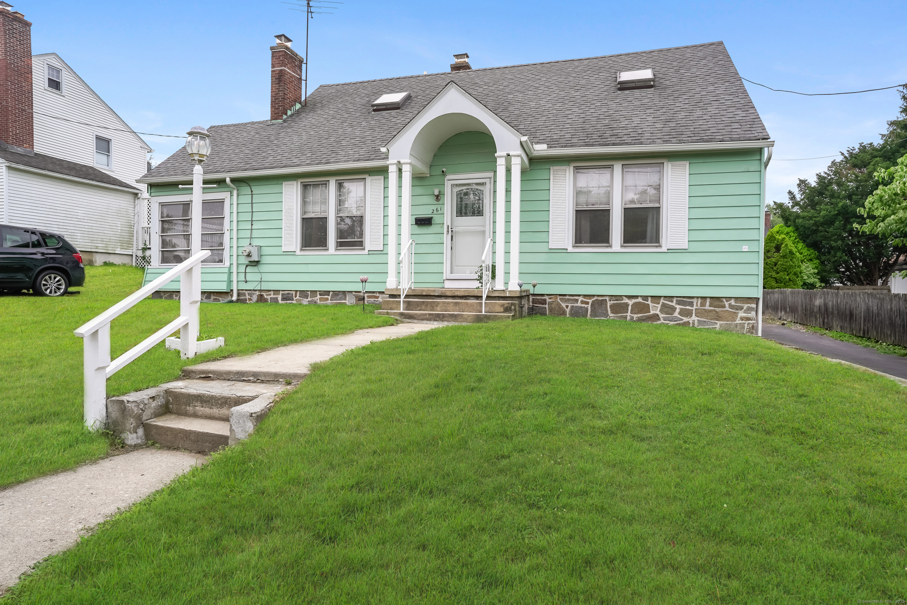 261 Colony Street Fairfield, CT 06824 - Photo 1 of 1 Gallery Image 1