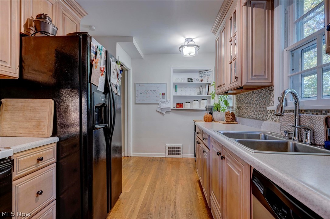 4157 Delroy Road Cleveland, OH 44121 - Photo 15 of 34