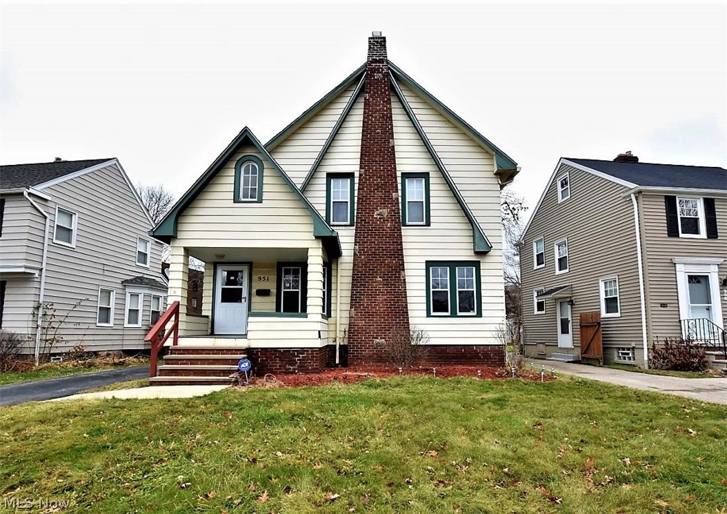 951 Rushleigh Road Cleveland Heights, OH 44121 - Photo 1 of 27