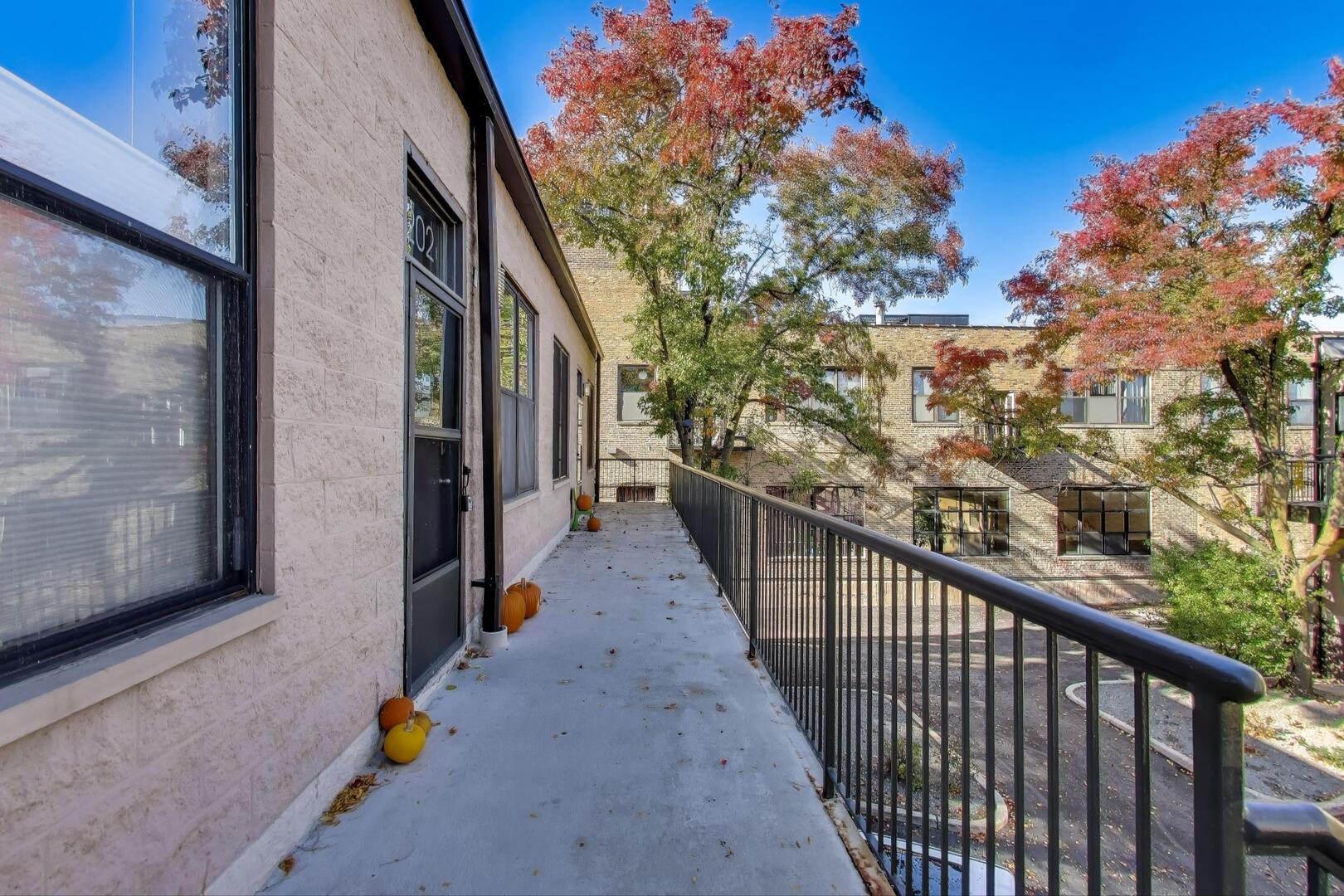 400 North Racine Avenue, Unit 204 Chicago, IL 60642 - Photo 3 of 22