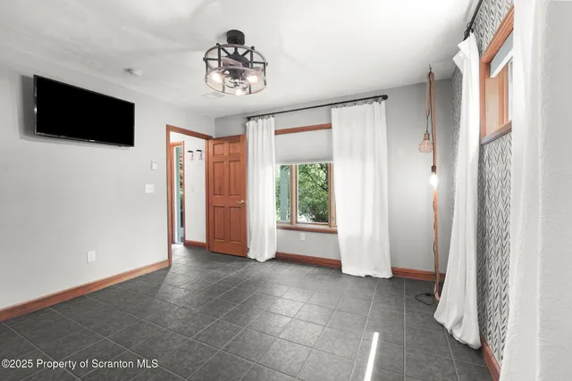 a view of entryway with window