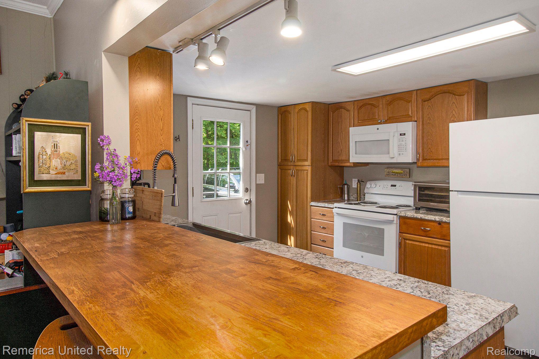 10780 Mcgregor Road Pinckney, MI 48169 - Photo 15 of 34 Gallery Image 15