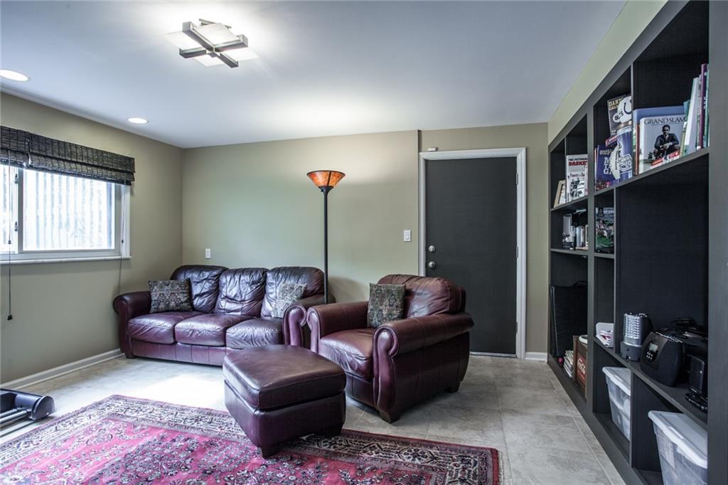 8145 Ridley Court Indianapolis, IN 46260 - Photo 39 of 41 Gallery Image 39