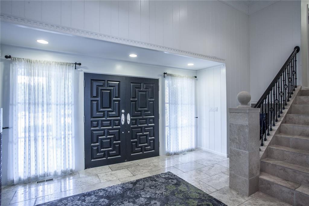 8145 Ridley Court Indianapolis, IN 46260 - Photo 7 of 41 Gallery Image 7