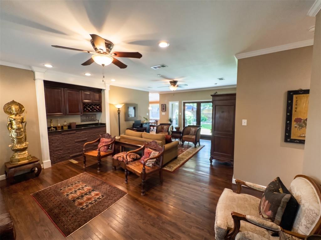 622 Ridgecrest Drive Irving, TX 75060 - Photo 4 of 24