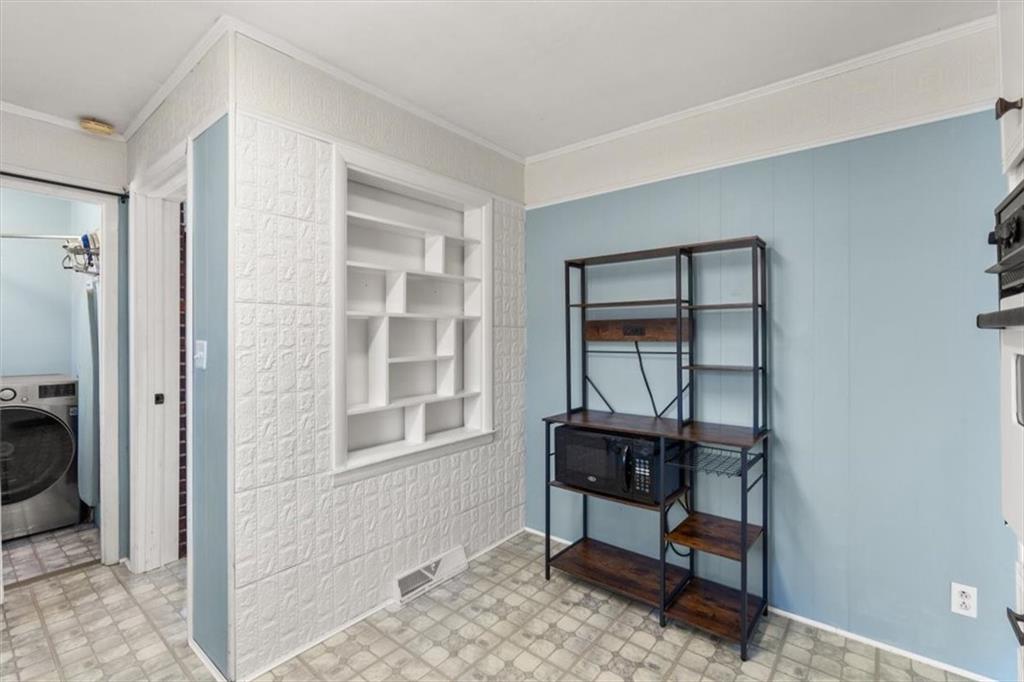 213 Cook Street Cartersville, GA 30120 - Photo 13 of 45 a room that has a window and a chair in it