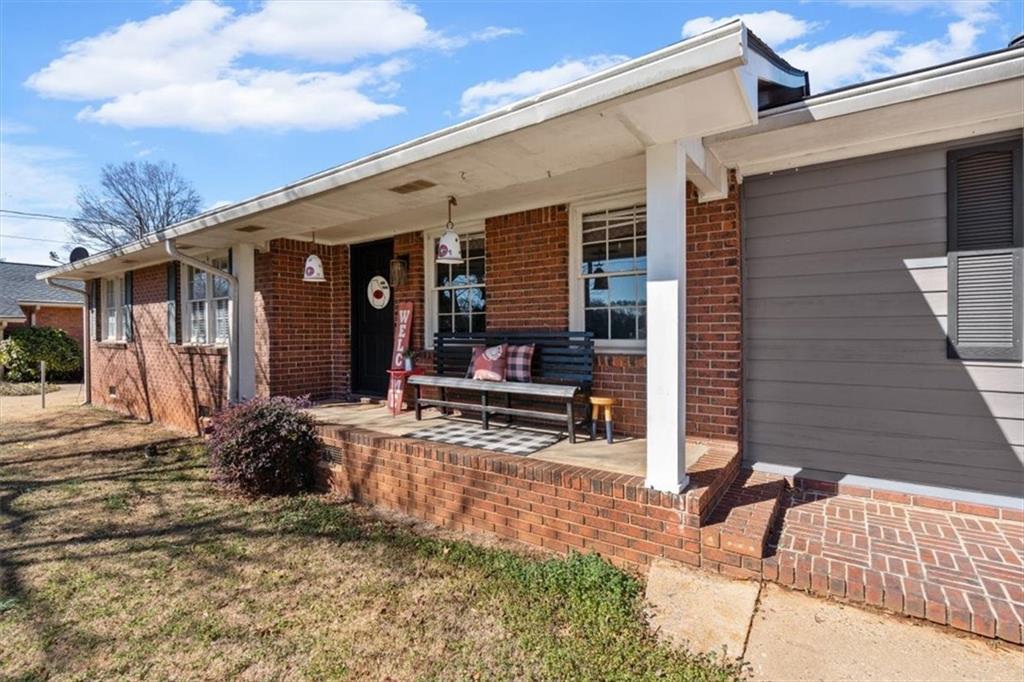 213 Cook Street Cartersville, GA 30120 - Photo 31 of 45 a backyard of a house with seating space