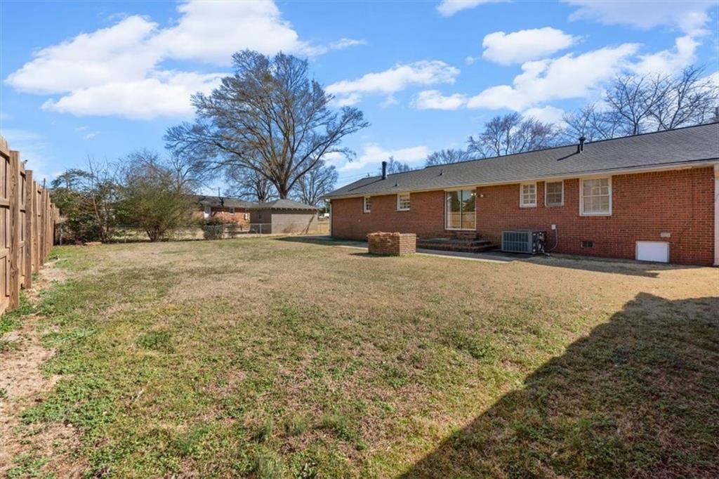 213 Cook Street Cartersville, GA 30120 - Photo 35 of 45 a backyard of a house