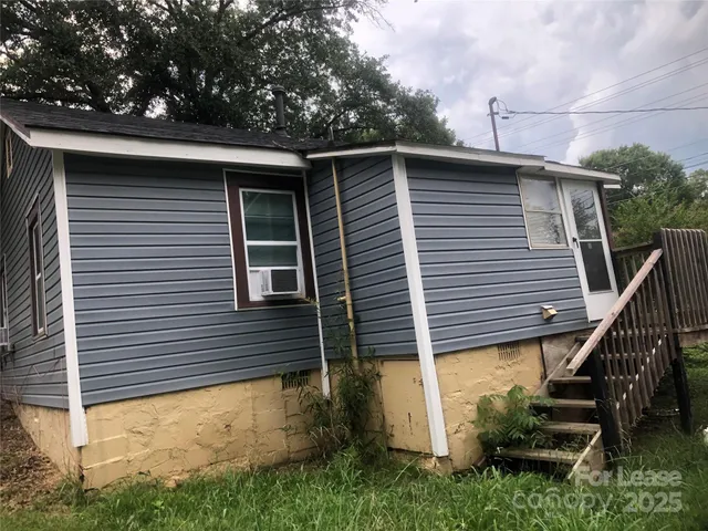 a view of house with backyard and garden