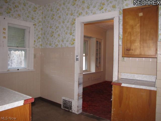 983 Oxford Road Cleveland Heights, OH 44121 - Photo 9 of 23 Kitchen