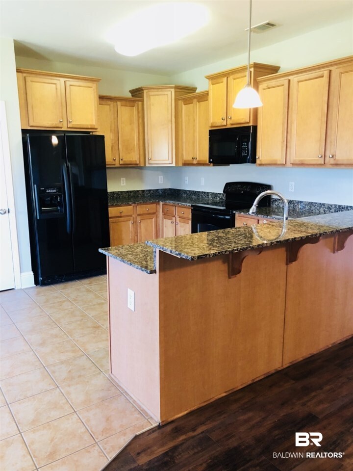17178 Bankhead Boulevard Fairhope, AL 36532 - Photo 9 of 30 Kitchen