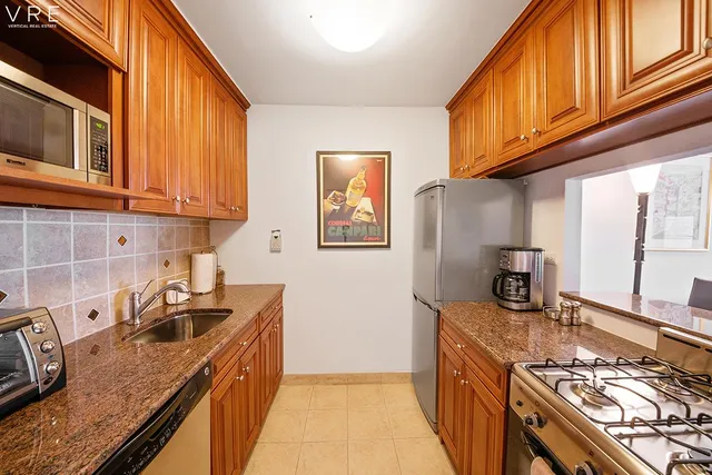 $695,000 | 1160 3rd Avenue, Unit 11K | Lenox Hill