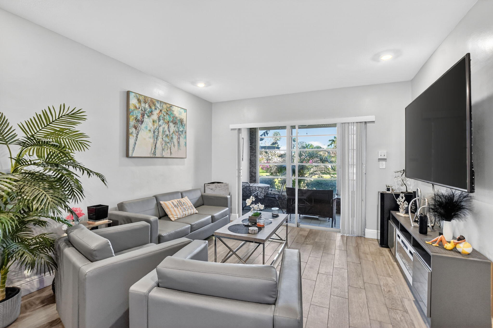 300 Northeast 20th Street, Unit 7060 Boca Raton, FL 33431 - Photo 6 of 28 Living Room