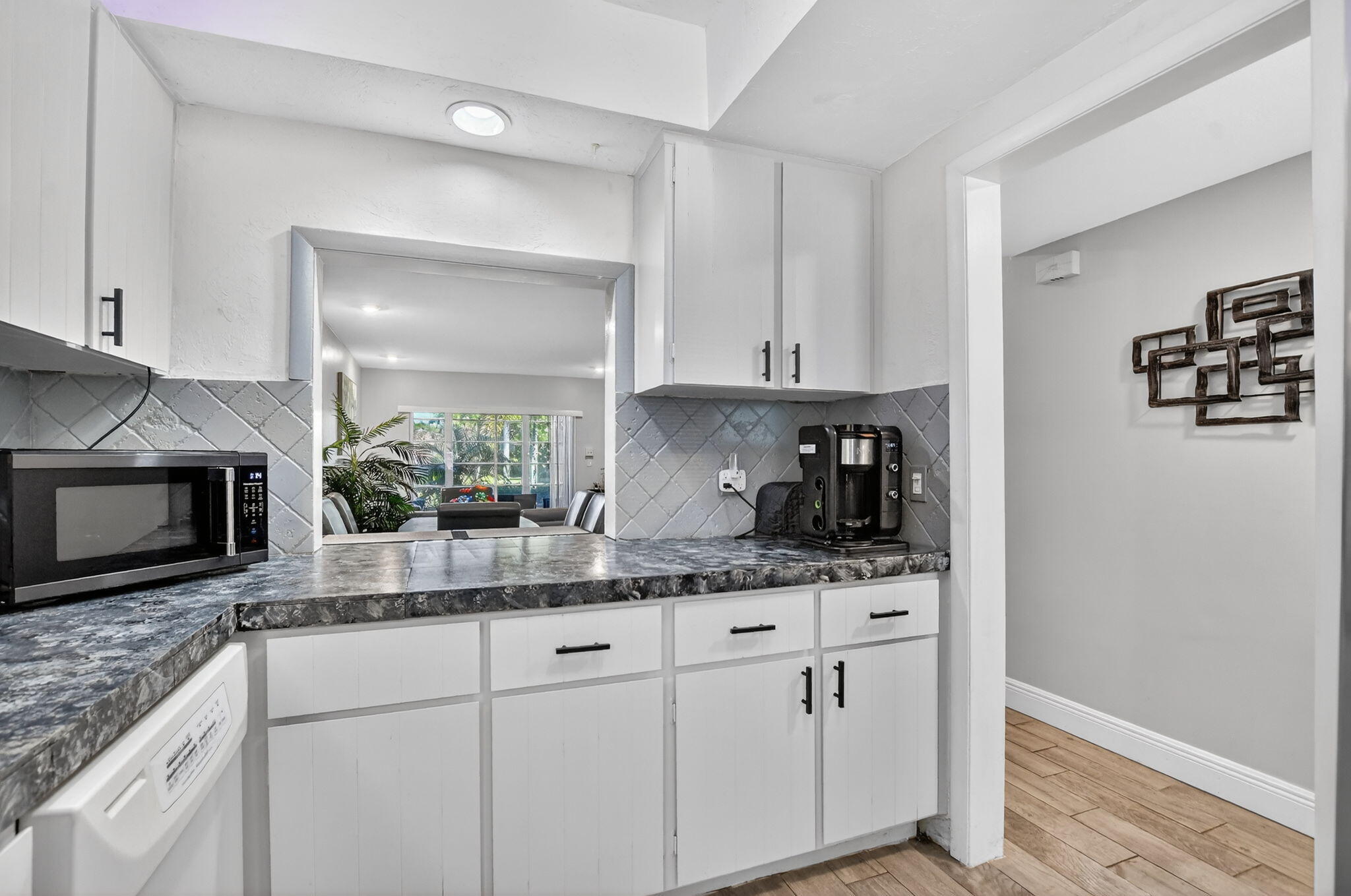 300 Northeast 20th Street, Unit 7060 Boca Raton, FL 33431 - Photo 9 of 28 Kitchen
