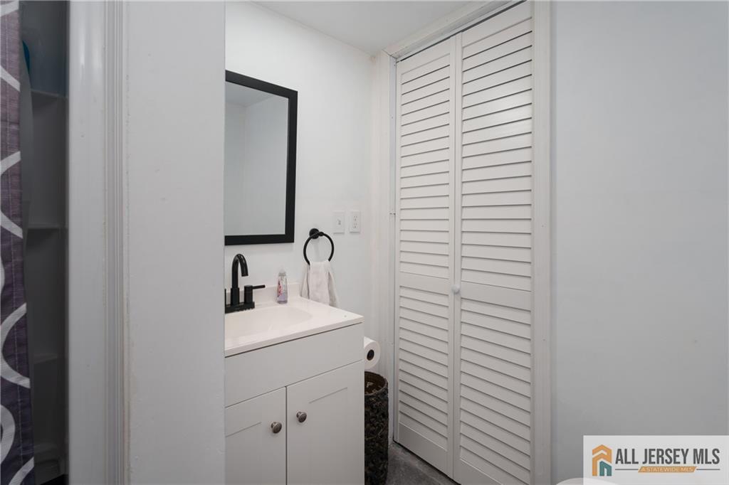 984 New Dover Road Edison, NJ 08820 - Photo 21 of 30