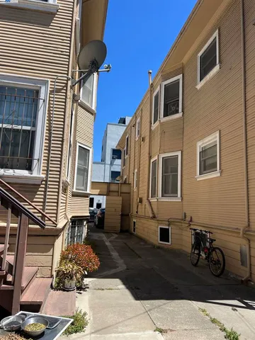 $795,000 | 909 Alice Street, Oakland, CA 94607