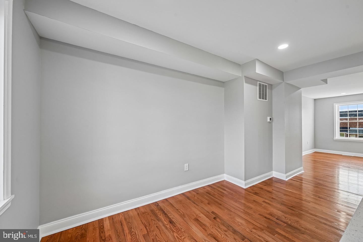 628 Roundview Road Baltimore, MD 21225 - Photo 9 of 47 Gallery Image 9